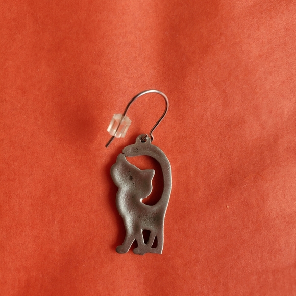 Chelsea Pewter - Cat Earrings - Hooks- BNWT - Picture 3 of 4